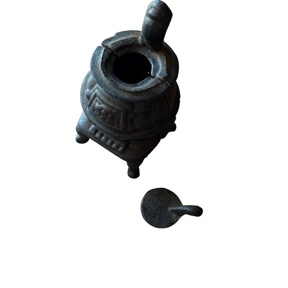 Vintage Miniature Cast Iron Potbelly Stove Salesman Sample or Toy Accessory - Picture 2 of 6